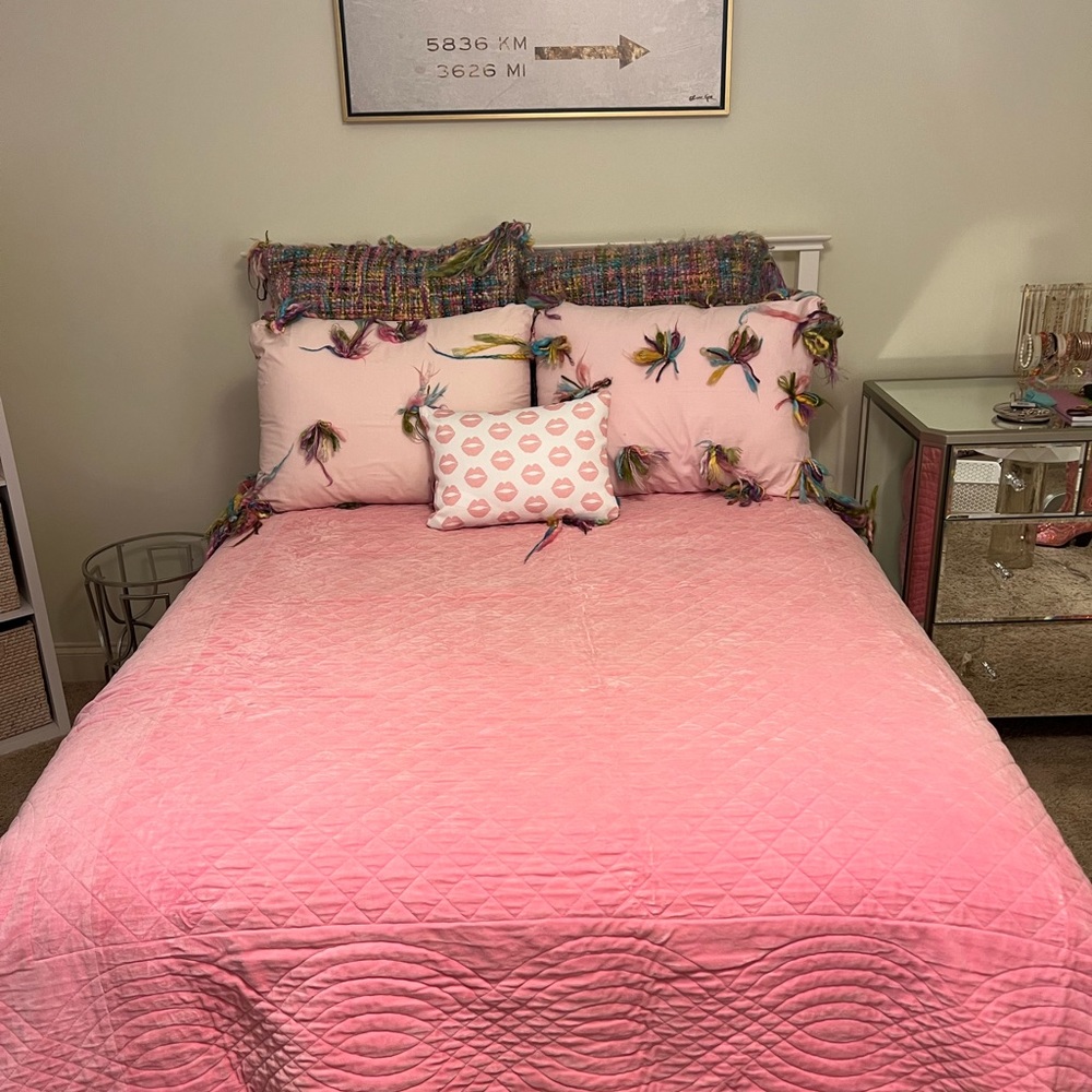 FULL SIZE BEDDING SET